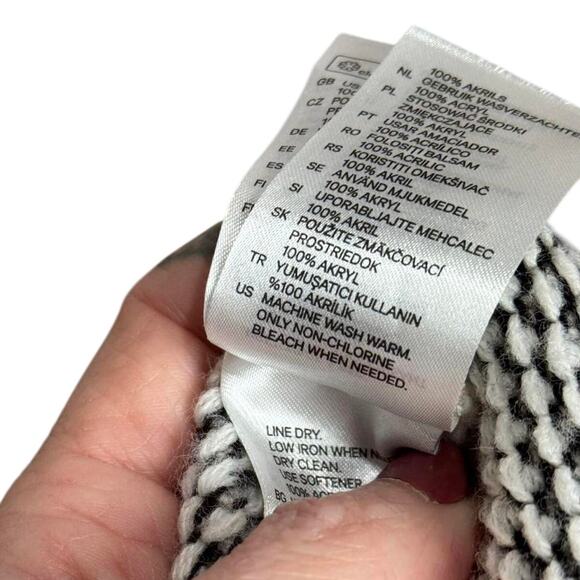 Women's Designer H&M Black & White Infinity Scarf - One Size - Picture 4 of 6